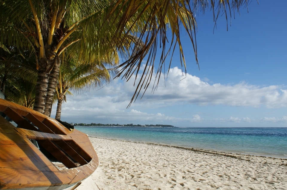 Pantai laut pesisir pasir