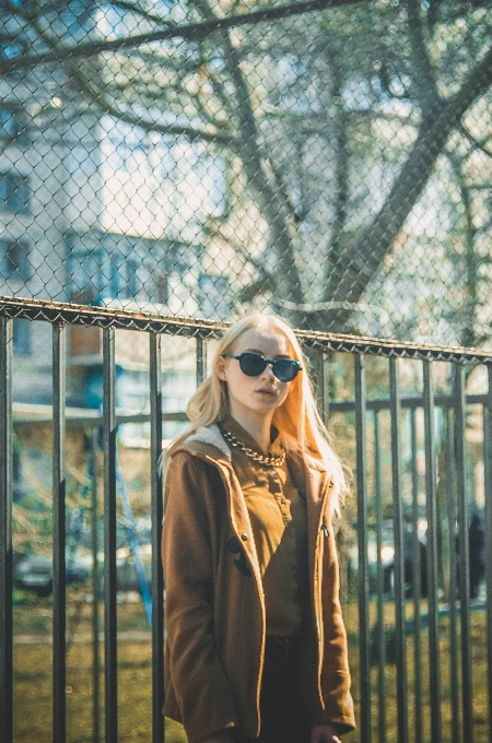 Ragazza donna capelli luce del sole