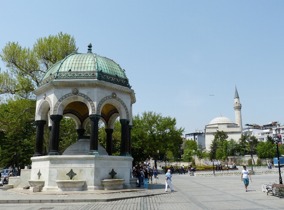 Monumento pilar espaço praça
