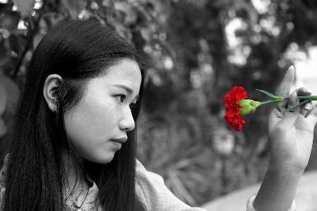 Foto Alam orang hitam dan putih
 gadis