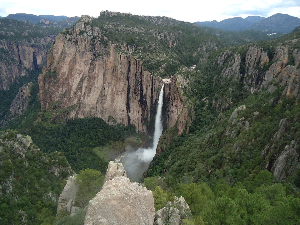 Paisagem natureza cachoeira montanha