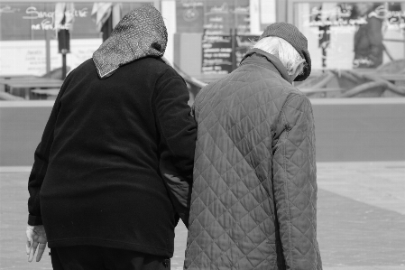 Foto Uomo persona nevicare inverno