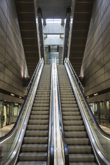 Schiene schritte rolltreppe u-bahn