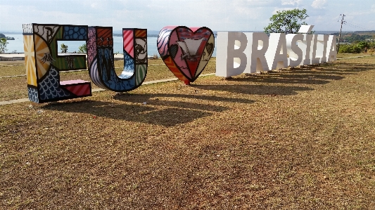 Foto Terreno di gioco lettere dichiarazione d'amore
 adoro brasilia
