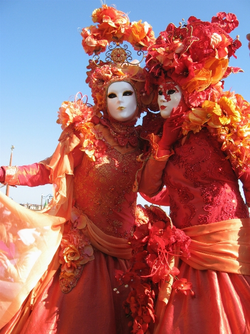 Bailar rojo carnaval italia