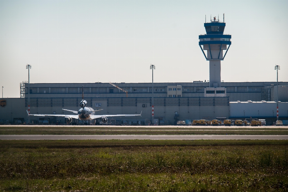 Zug flughafen flugzeug transport