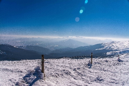 Foto Paesaggio montagna nevicare inverno