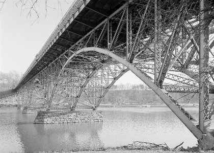 Photo Hiver noir et blanc
 architecture pont