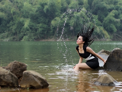 海 水 女の子 髪 写真