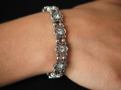 Hand chain arm bangle Photo