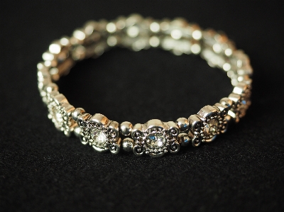 Chain bead circle bangle Photo