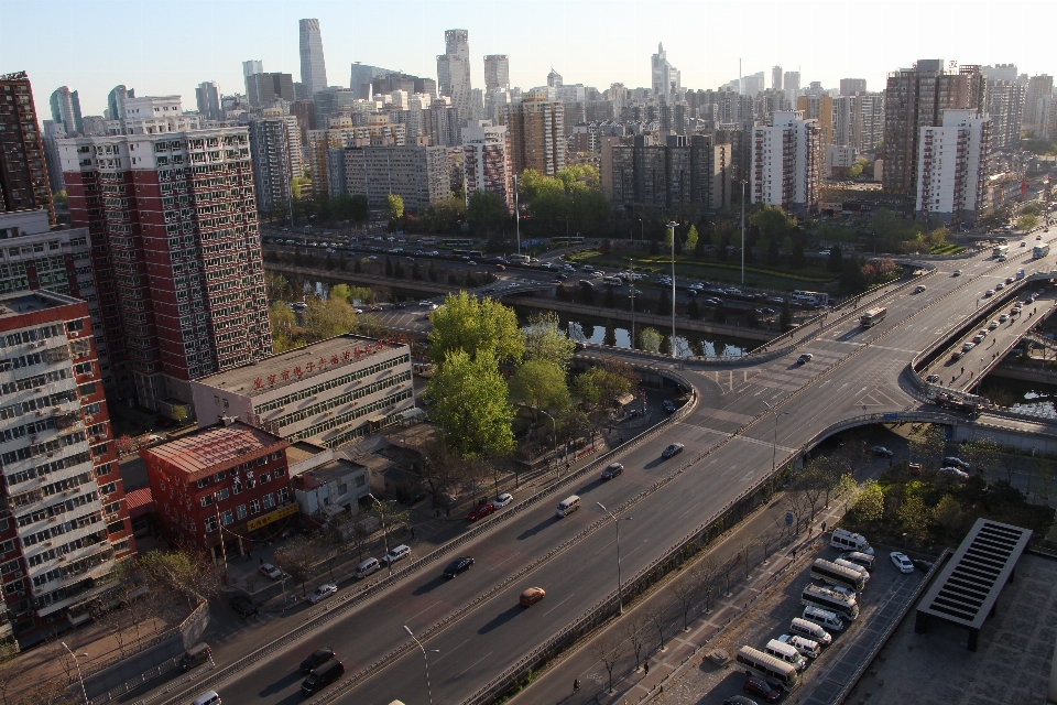 Schiene straße horizont verkehr