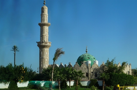 Foto Bangunan menara tengara gereja