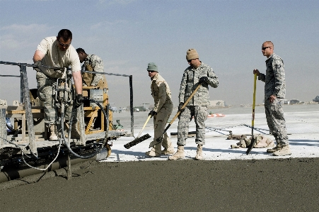 Arbeiten straße gebäude militär Foto