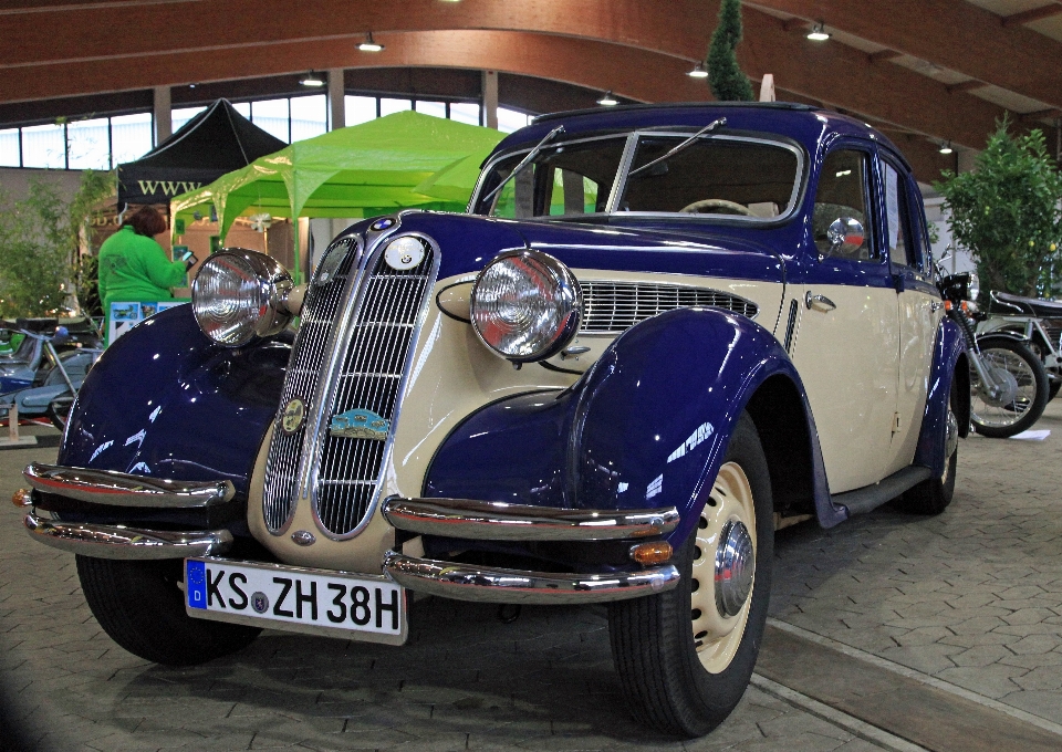 Carro veículo auto azul