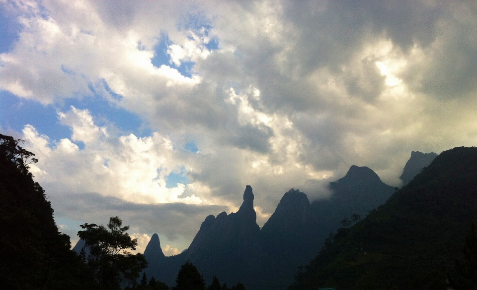 Lanskap alam rock gunung