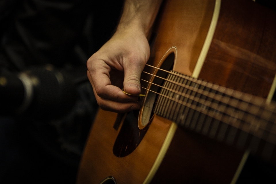 Music guitar string acoustic