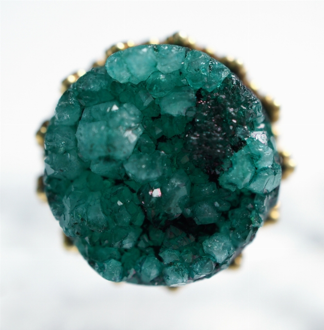 Ring stone green golden