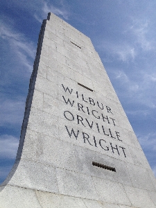 Foto Batu monumen penerbangan tengara