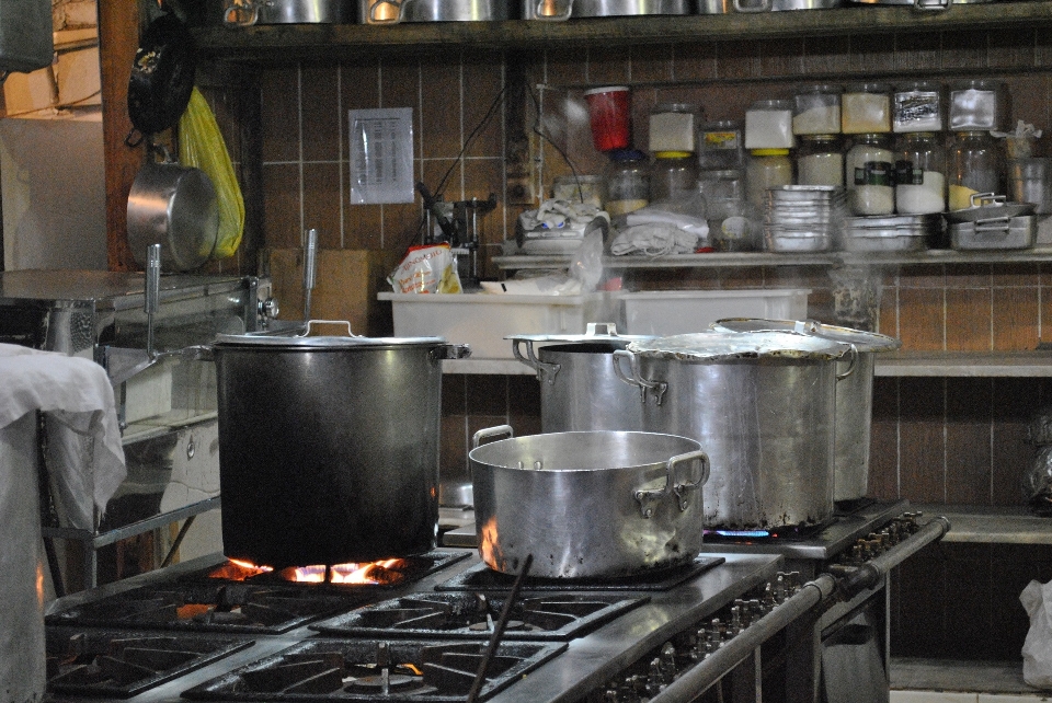 Comida cozinha processamento de comida
 objeto feito pelo homem
