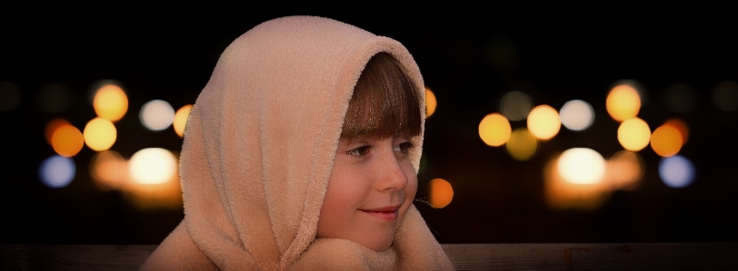 Hand light bokeh girl Photo