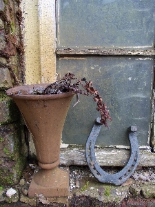 木 納屋 花瓶 金属 写真