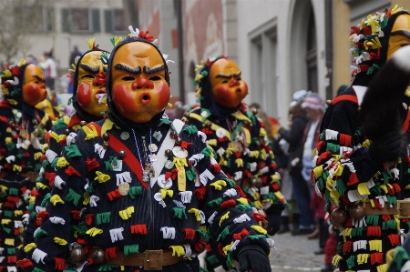 Foto Rakyat karnaval parade memanggang