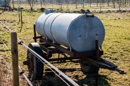 Water farm transport rural Photo