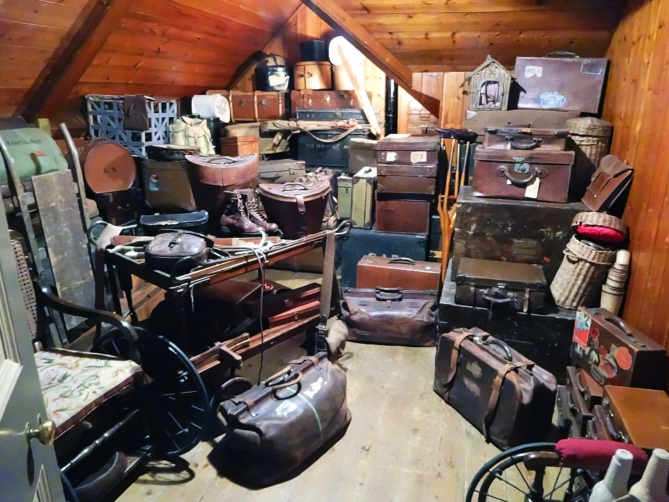 Leather trunk travel store