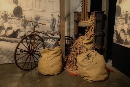 Foto Kayu tua sepeda museum