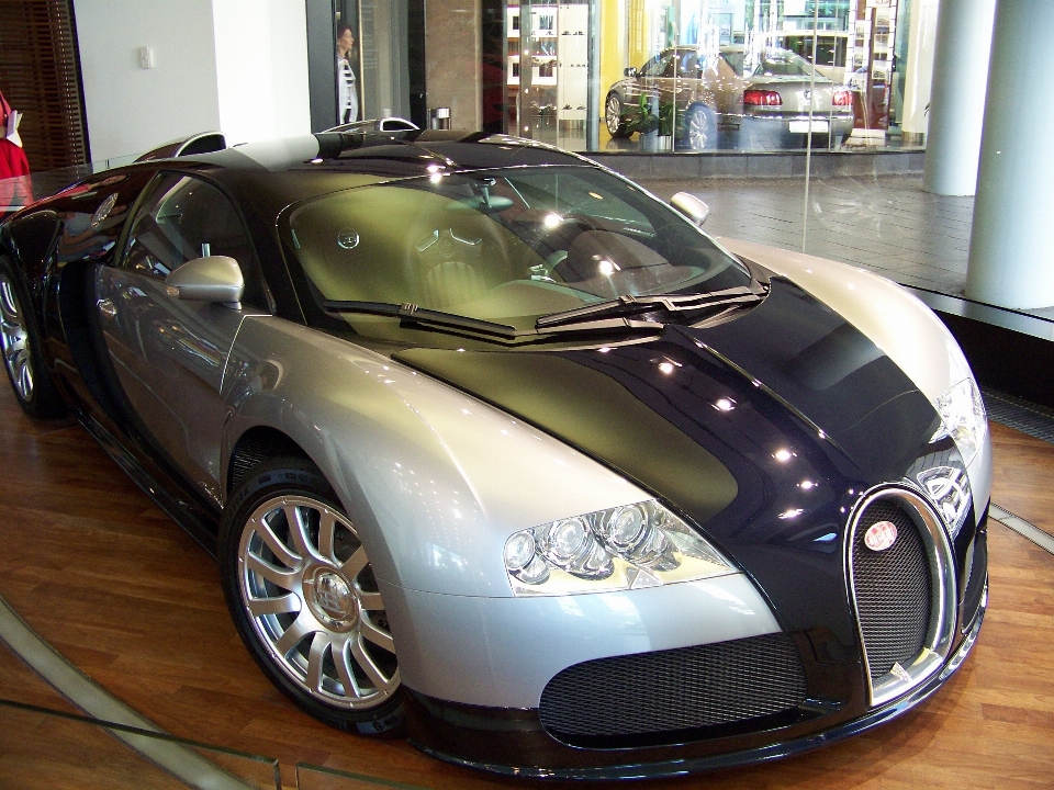 Voiture roue véhicule de sport
