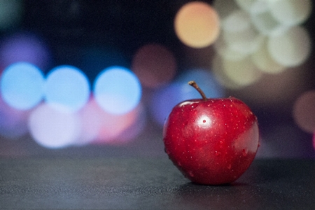 Foto Apple meja bokeh
 tanaman