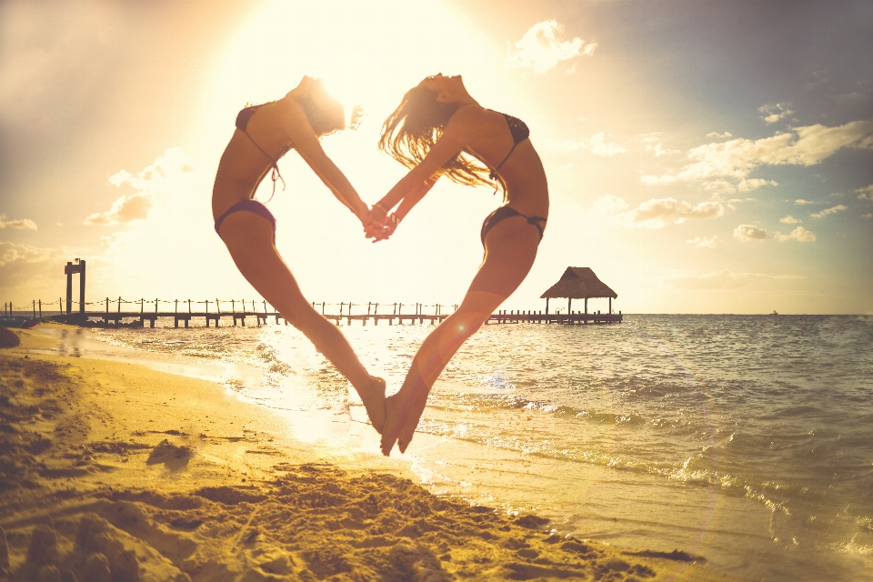 Spiaggia mare sabbia persona