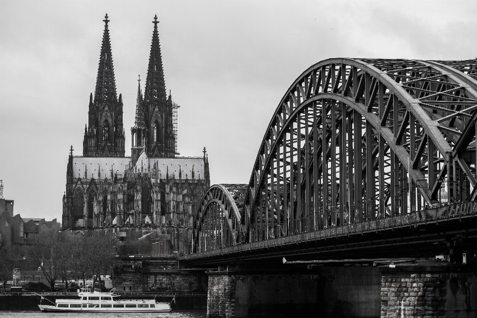 Bianco e nero
 architettura ponte edificio