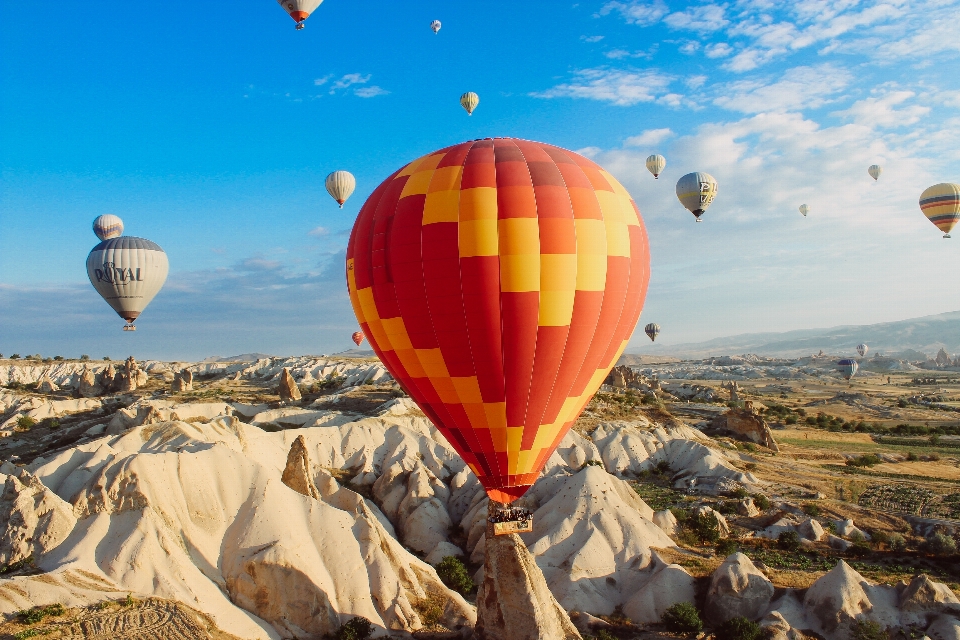 Paisaje cielo globo aerostático