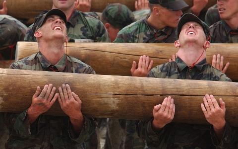 Foto Bekerja kelompok rakyat militer