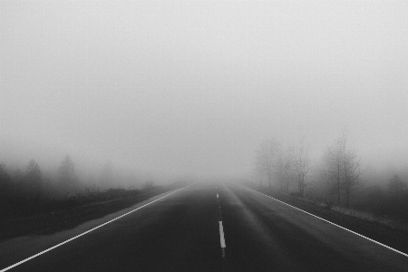 Foto Ar livre preto e branco
 névoa estrada