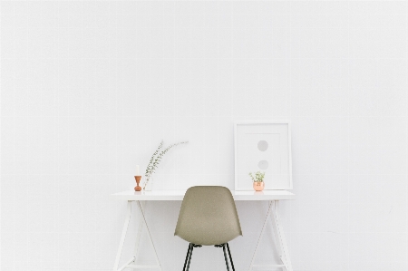 Desk table white chair Photo