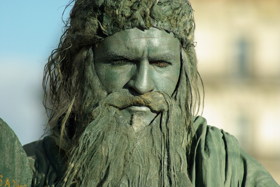 Hair monument statue portrait