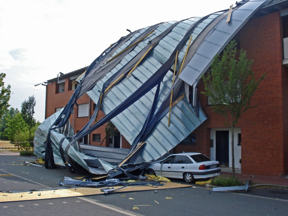 Roof vehicle storm facade