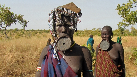 Photo Personnes aventure plaque tourisme