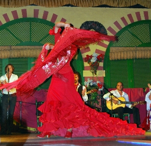 Foto Menari merah seni pertunjukan
 spanyol