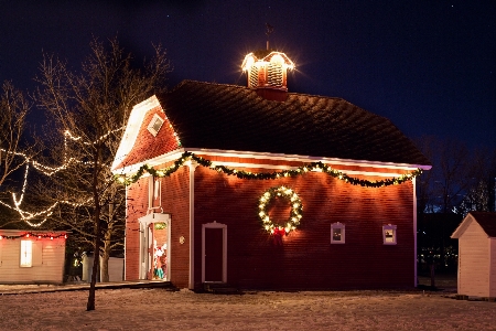 Foto Lampu malam rumah natal