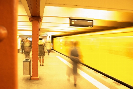 Foto Luz metro transporte plataforma