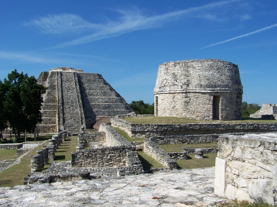 Edificio piedra monumento pirámide