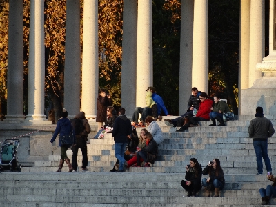 Group people crowd monument Photo