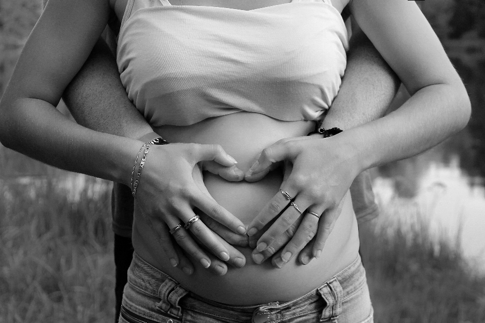 Mano persona en blanco y negro
 mujer