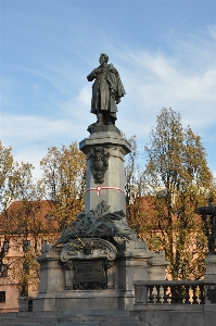 Monument statue autumn landmark Photo