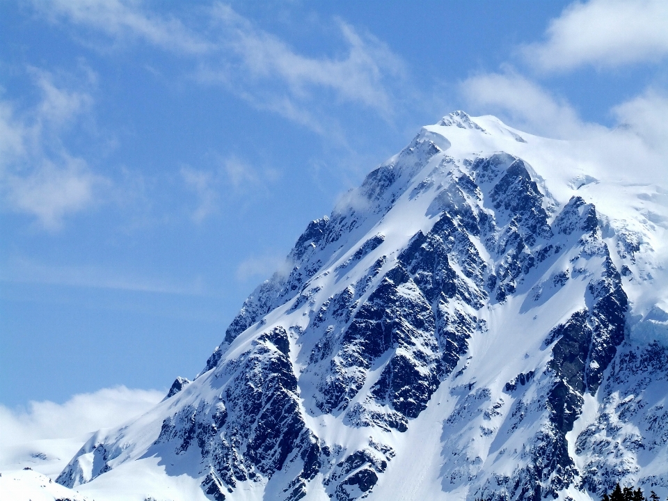 Gunung salju dingin musim