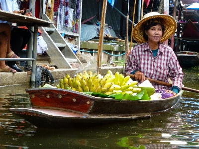 Woman boat flower city Photo